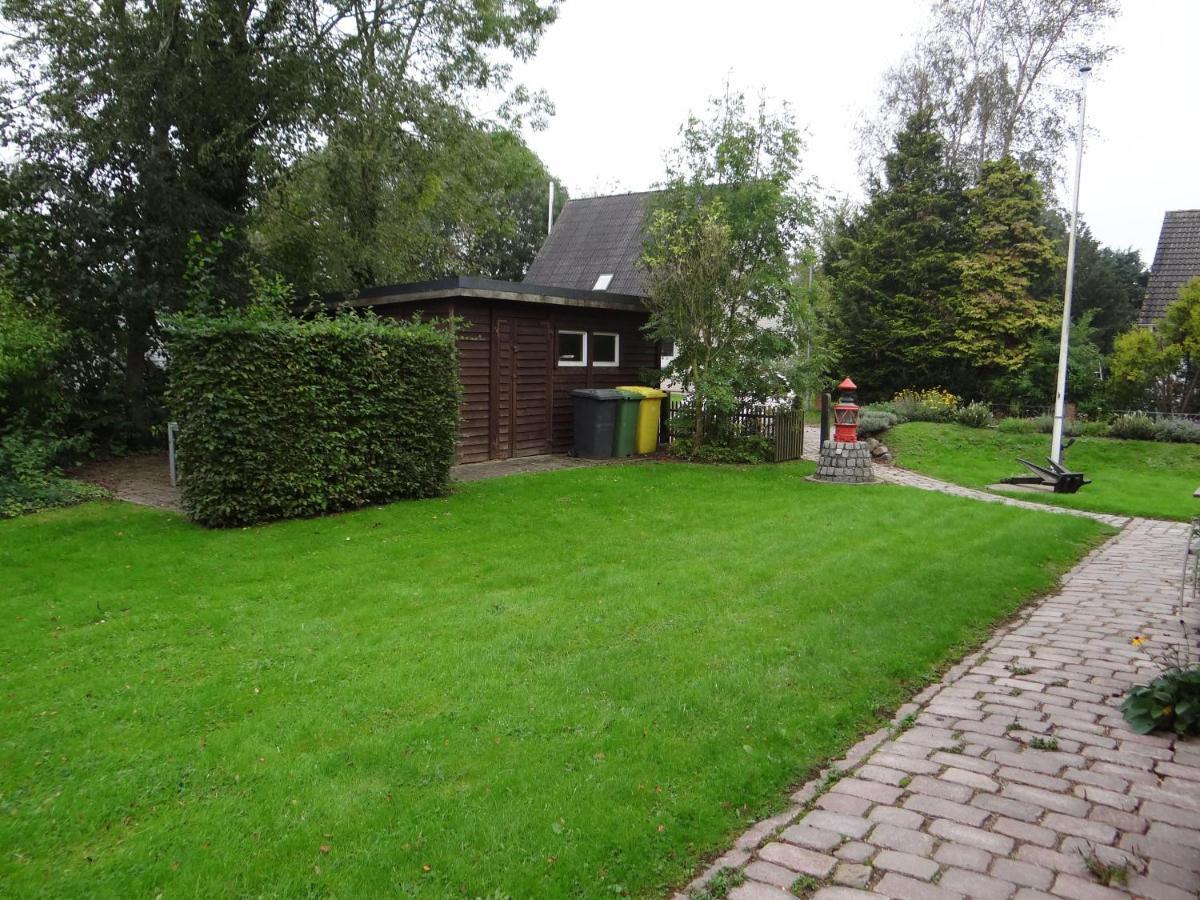 Ferienwohnung-Dg-Im-Reetdachhaus-Im-Ort-Welt Exterior foto